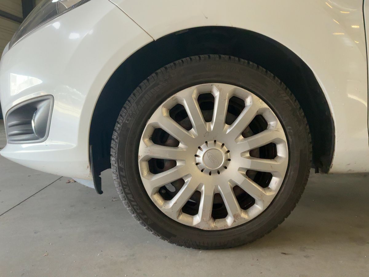 Ford Fiesta 2015 — photo 4