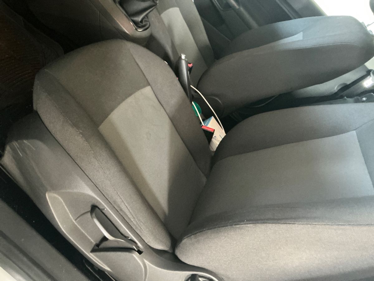 Ford Fiesta 2015 — photo 24