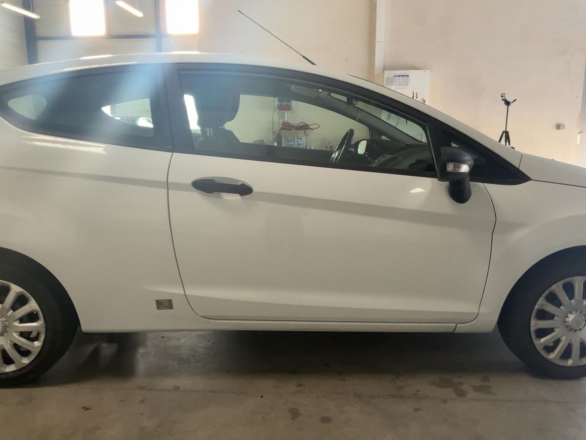 Ford Fiesta 2015 — photo 11