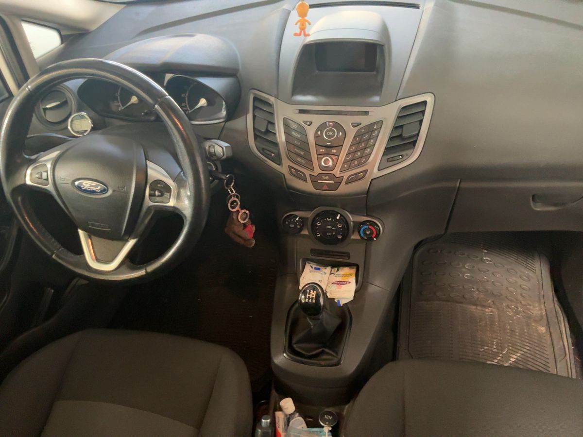 Ford Fiesta 2015 — photo 18