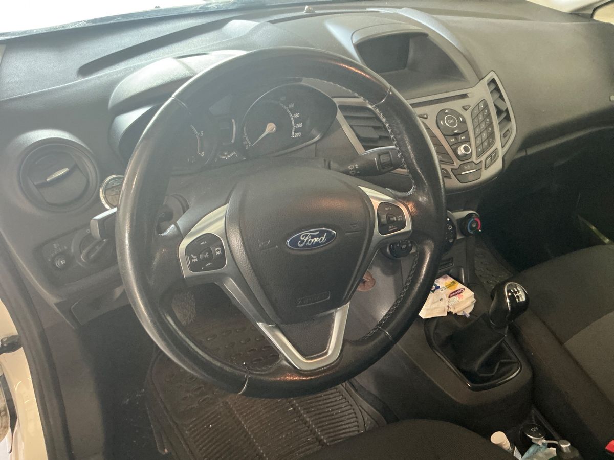 Ford Fiesta 2015 — photo 34