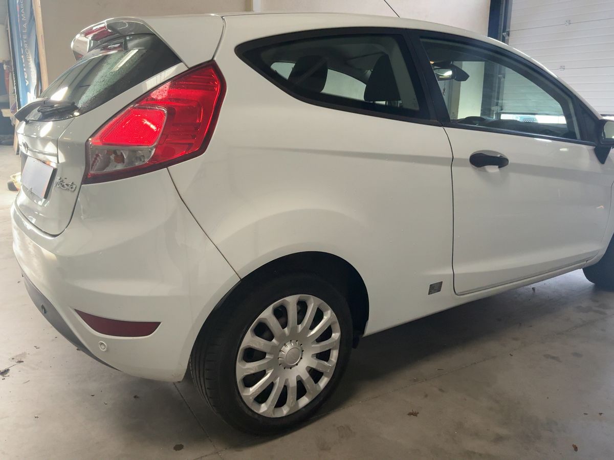 Ford Fiesta 2015 — photo 9
