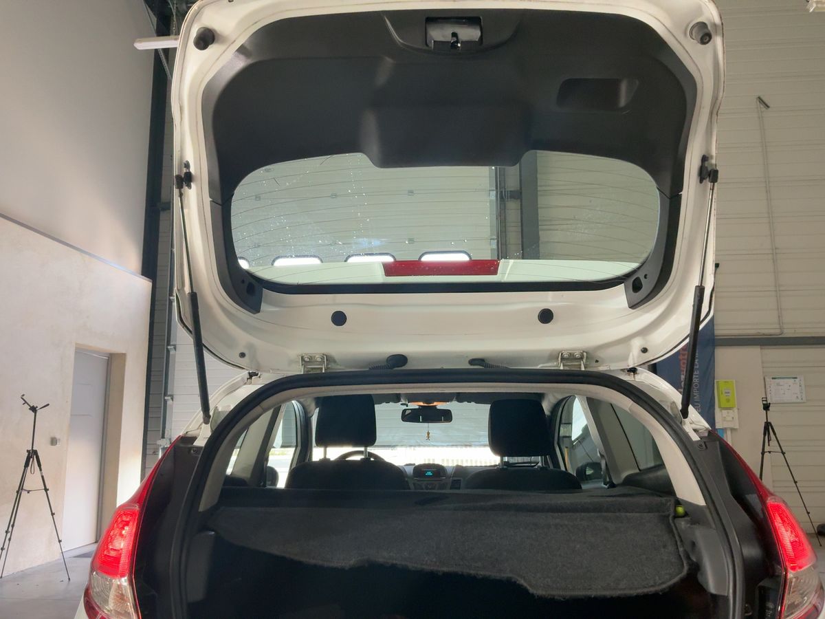 Ford Fiesta 2015 — photo 16
