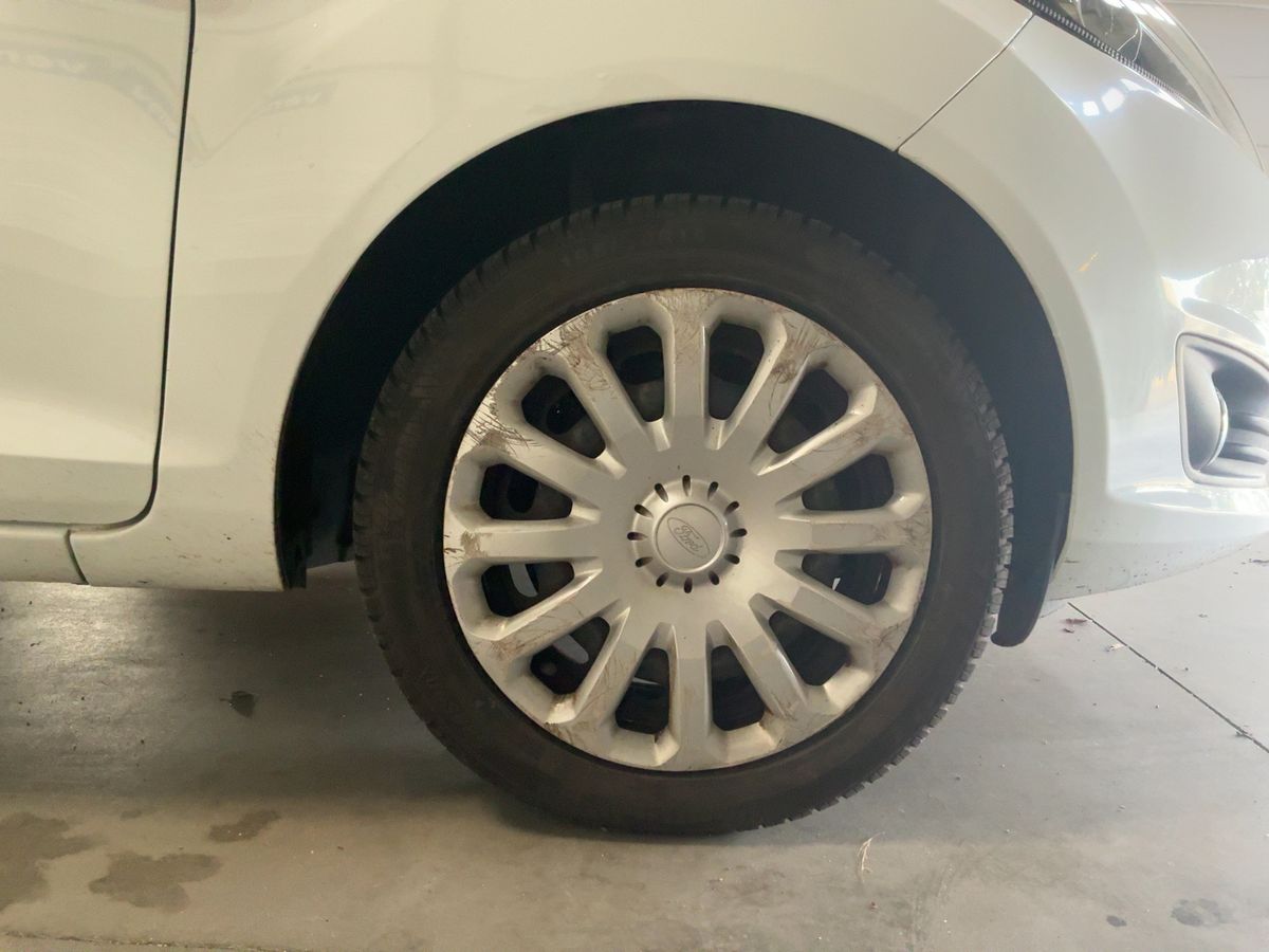 Ford Fiesta 2015 — photo 12