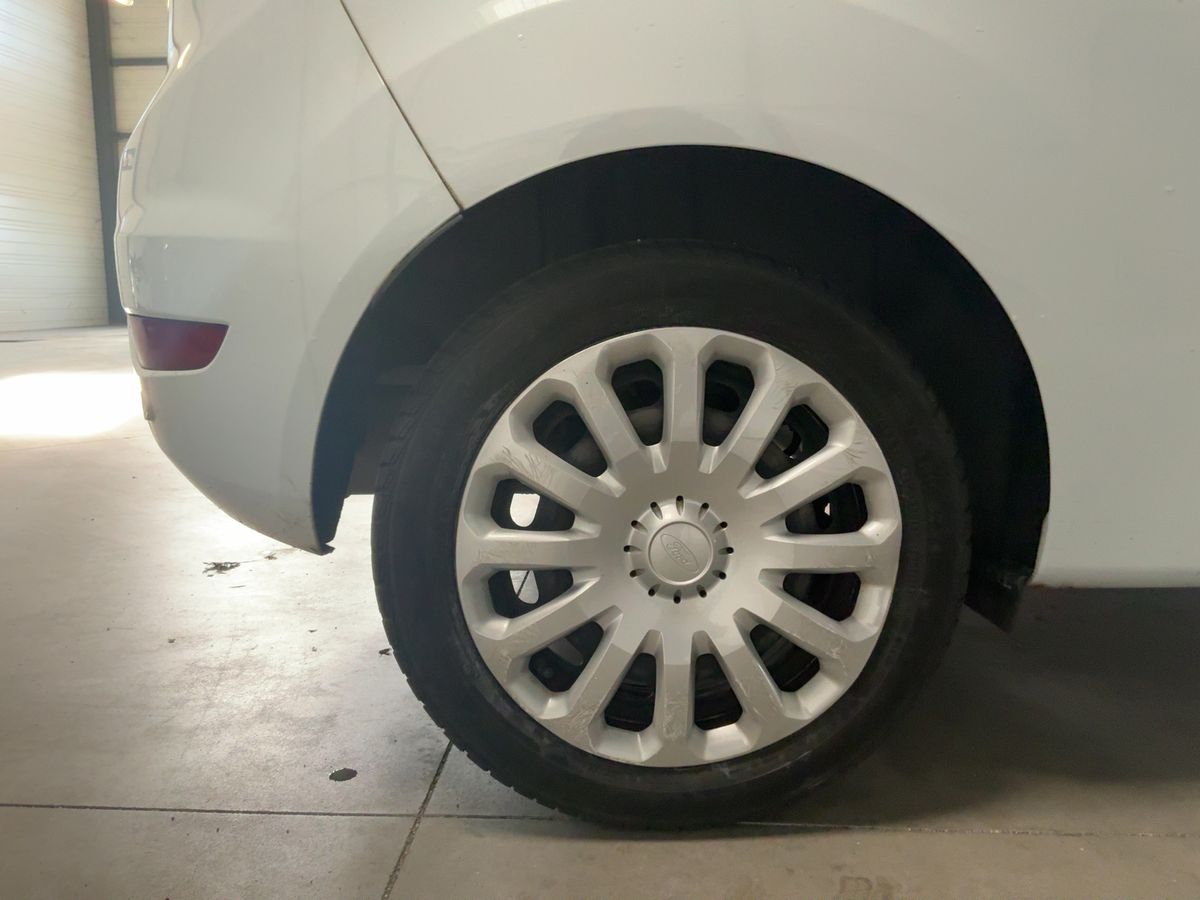 Ford Fiesta 2015 — photo 10