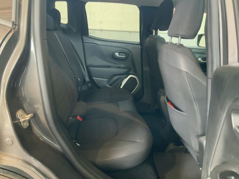 Jeep Renegade 1.6 M-Jet Limited FWD — zdjęcie 14