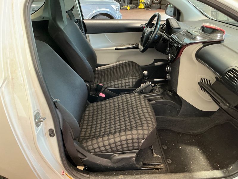Toyota iQ 1.33 Dual VVT-i — zdjęcie 3