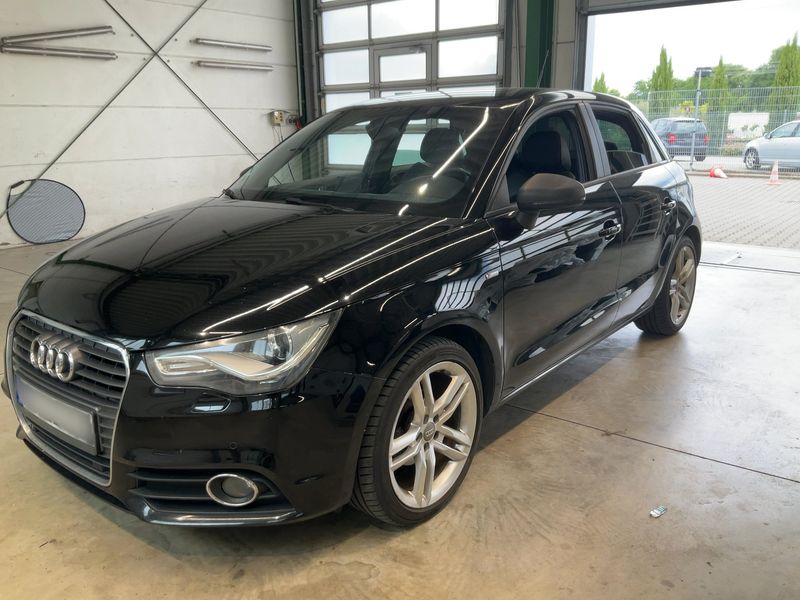 Audi A1 Sportback 1.6 TDI S line Sportpaket — zdjęcie 1