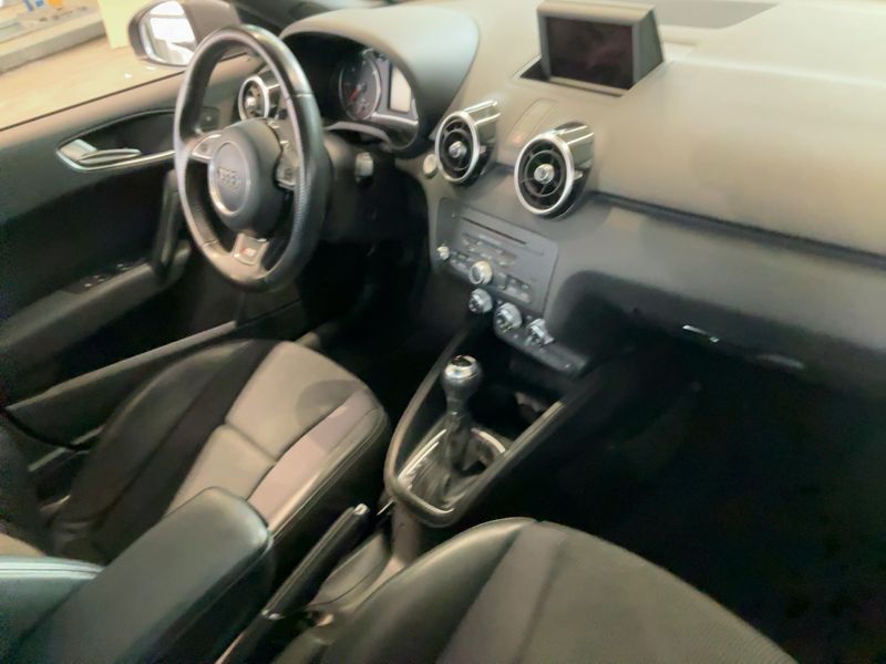 Audi A1 Sportback 1.6 TDI S line Sportpaket — zdjęcie 12