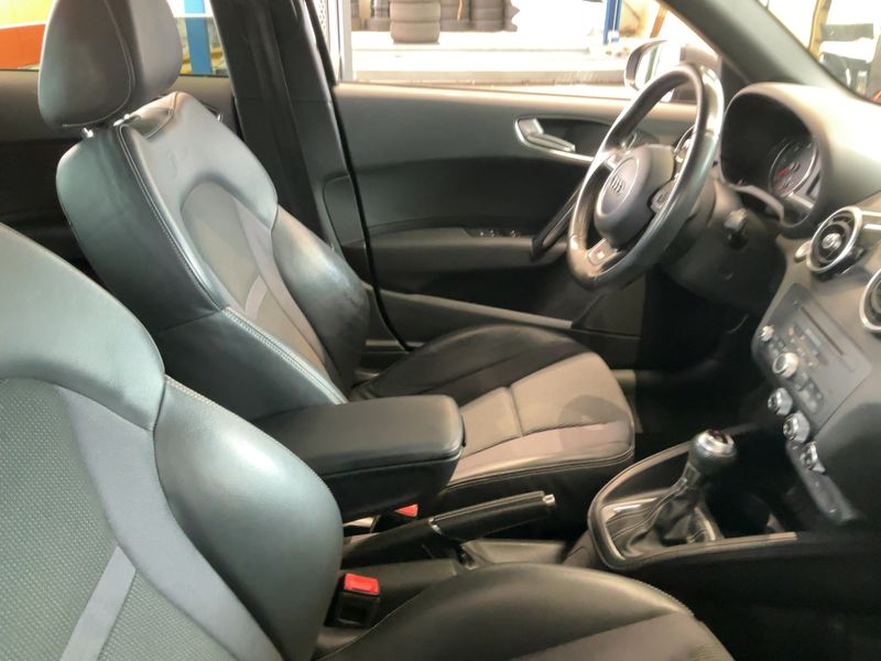 Audi A1 Sportback 1.6 TDI S line Sportpaket — zdjęcie 11