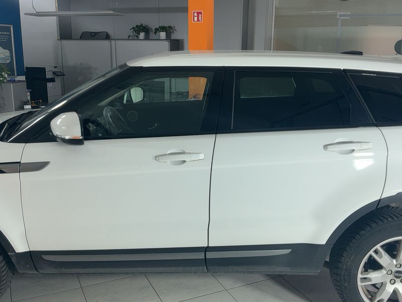 Land Rover Evoque 2.2 Td4 Pure — zdjęcie 4