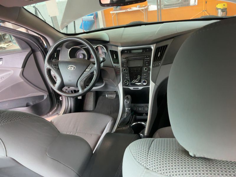Hyundai Sonata 2.4 Prestige — zdjęcie 12