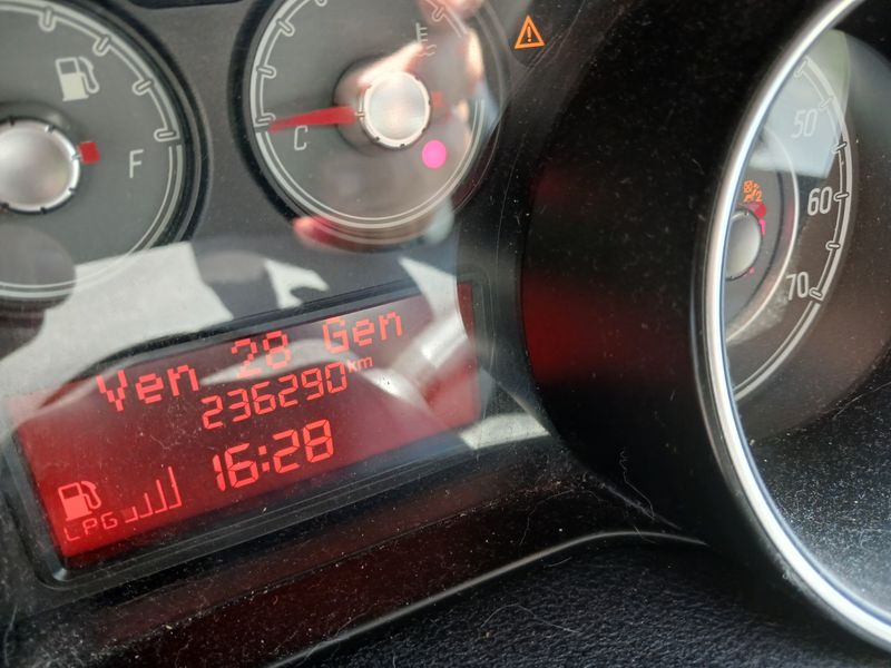 Fiat Punto 1.4 Easy Power LPG Street — zdjęcie 12