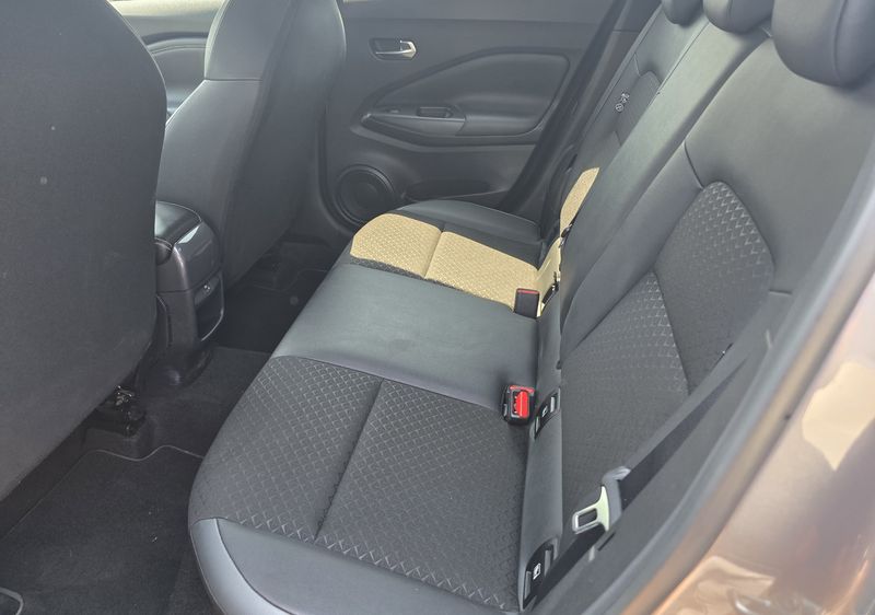 Nissan Juke 1.0 DIG-T Acenta — zdjęcie 13