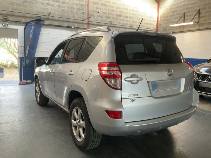 Toyota RAV 4 2.2 D-4D Life — zdjęcie 3