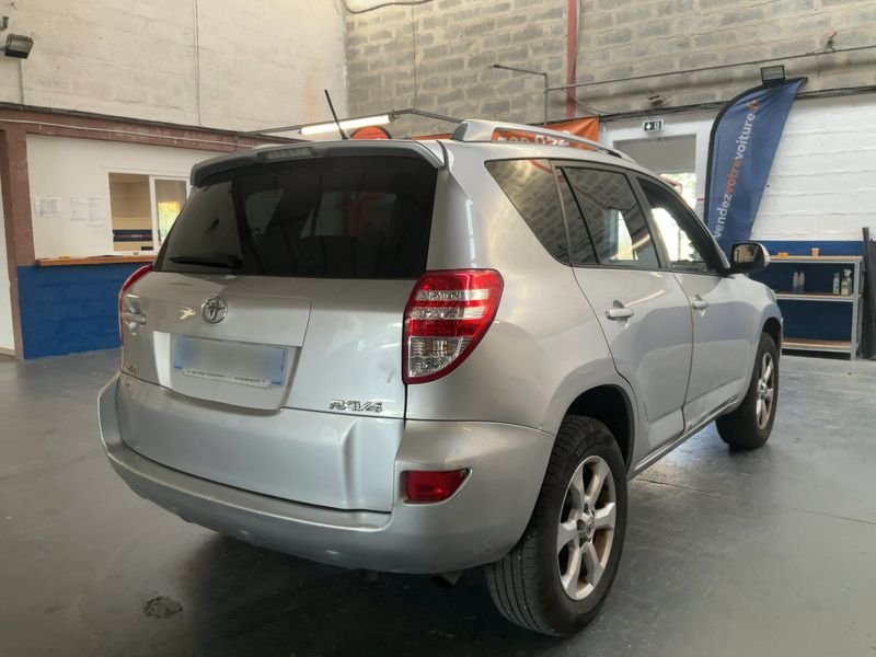 Toyota RAV 4 2.2 D-4D Life — zdjęcie 6