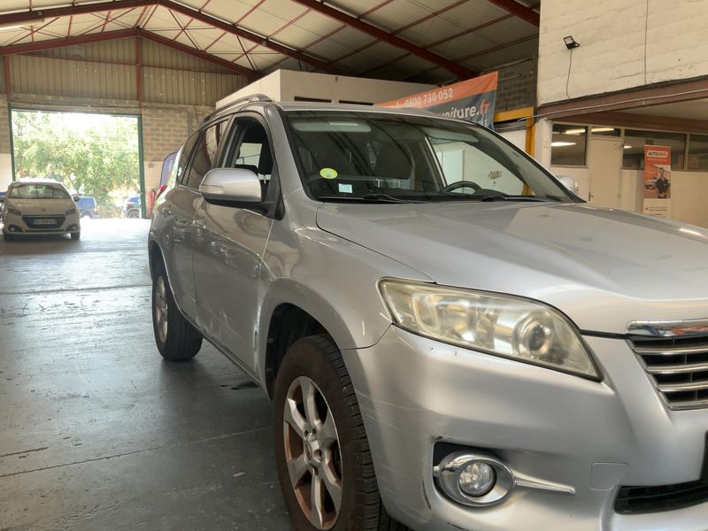Toyota RAV 4 2.2 D-4D Life — zdjęcie 8