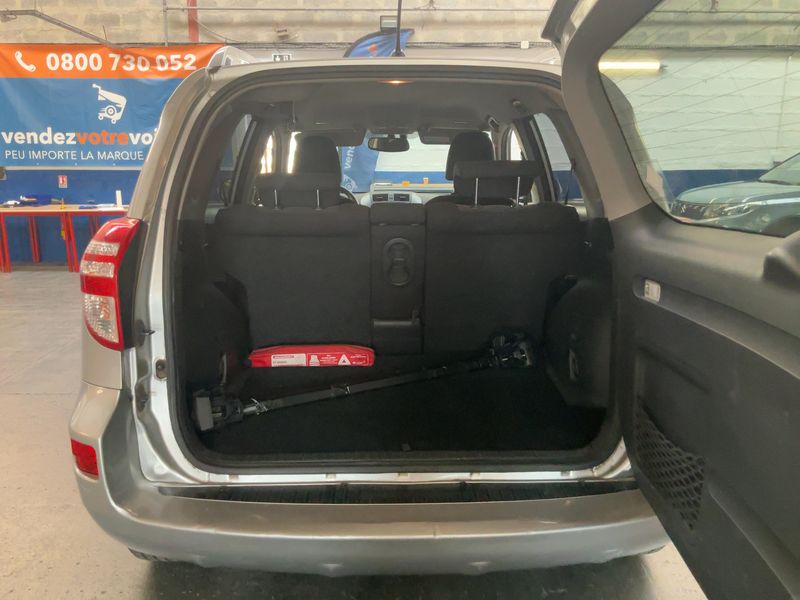 Toyota RAV 4 2.2 D-4D Life — zdjęcie 10