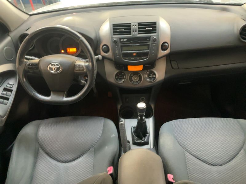 Toyota RAV 4 2.2 D-4D Life — zdjęcie 12