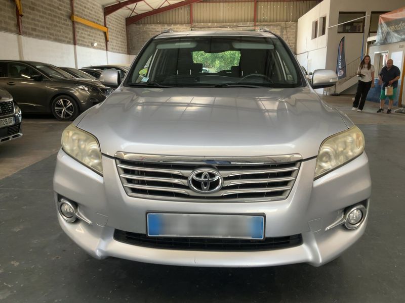 Toyota RAV 4 2.2 D-4D Life — zdjęcie 9