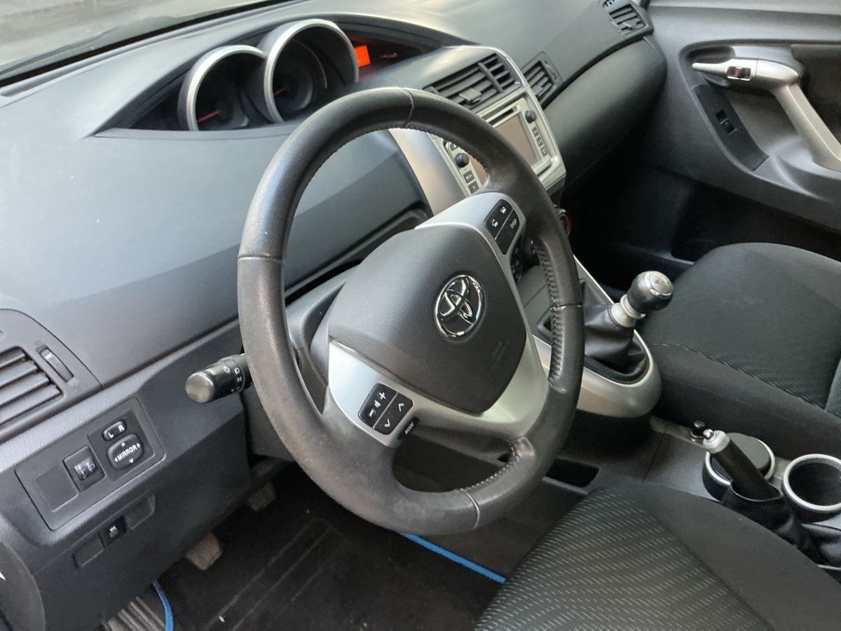 Toyota Verso 2012 — photo 29