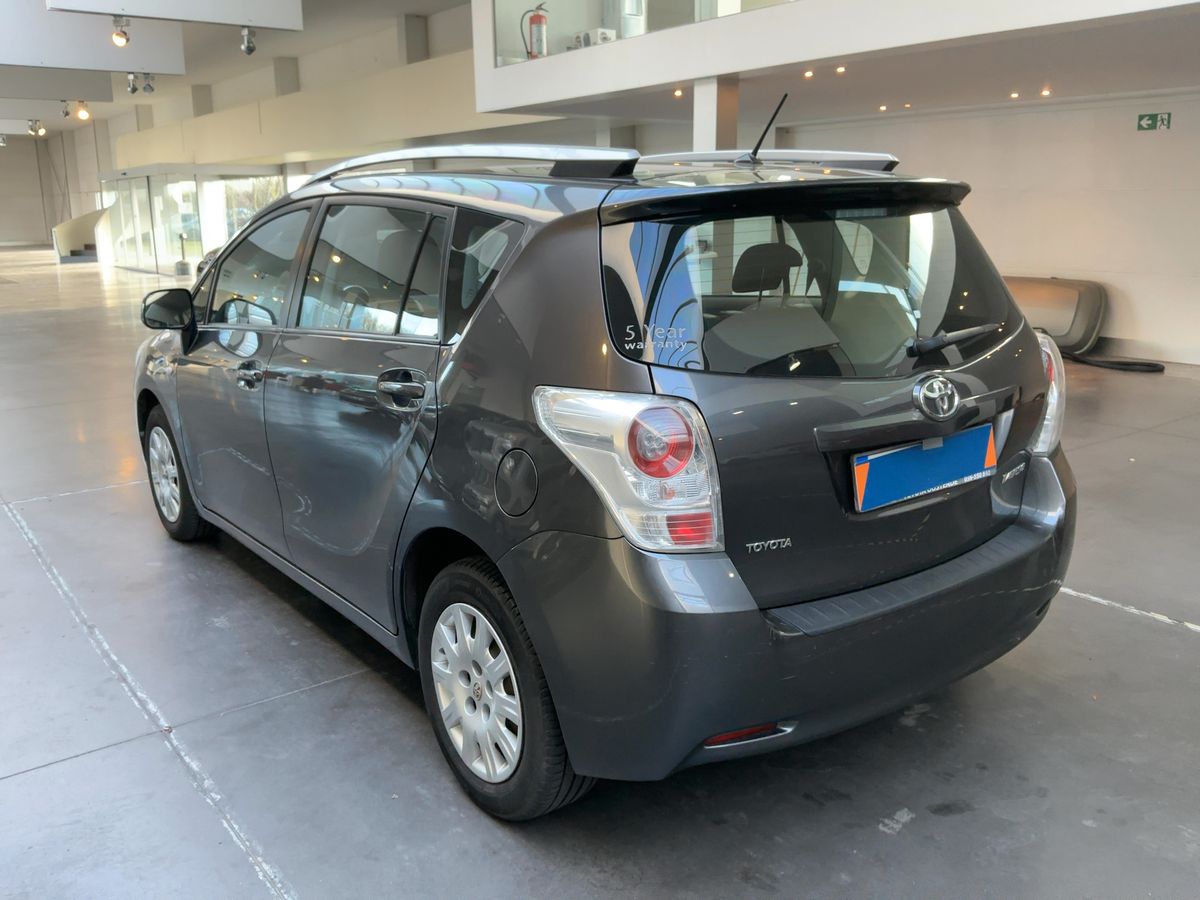 Toyota Verso 2012 — photo 7