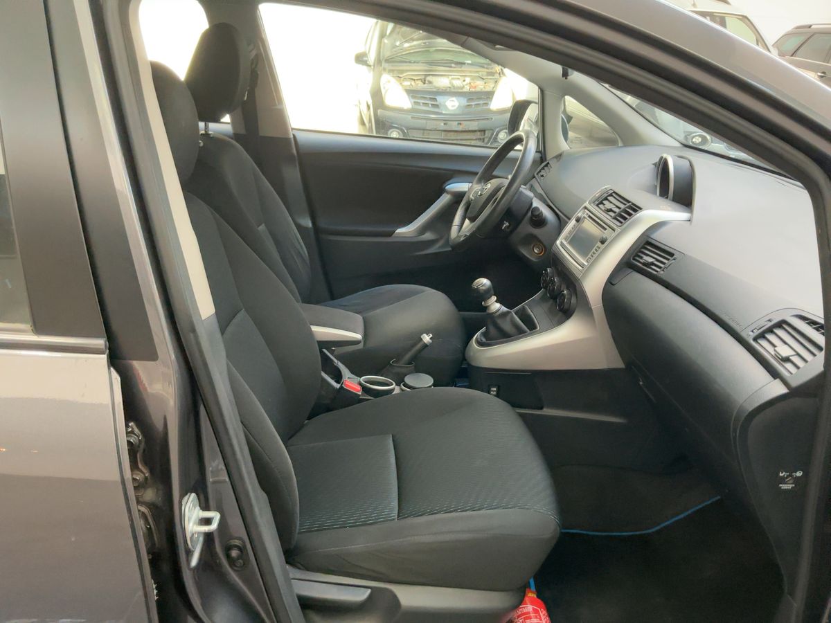 Toyota Verso 2012 — photo 16