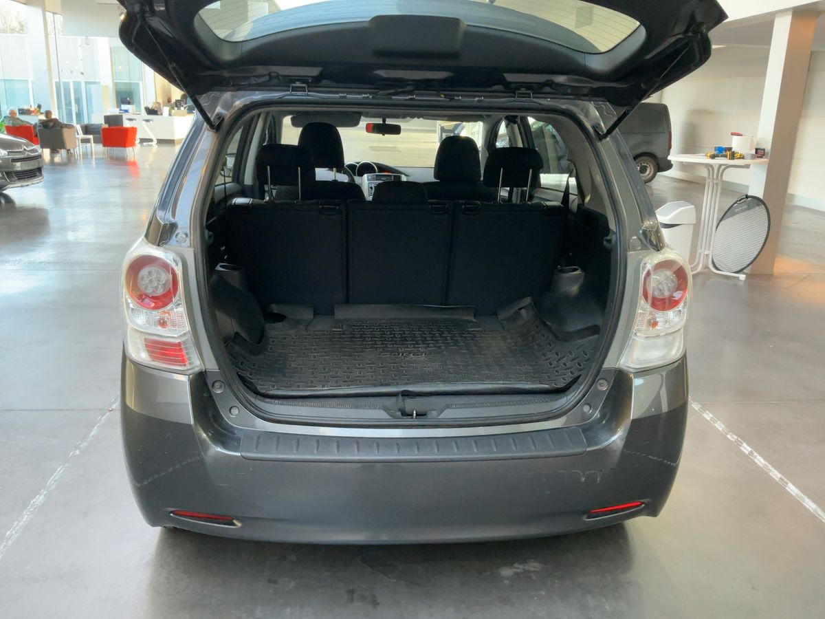 Toyota Verso 2012 — photo 15