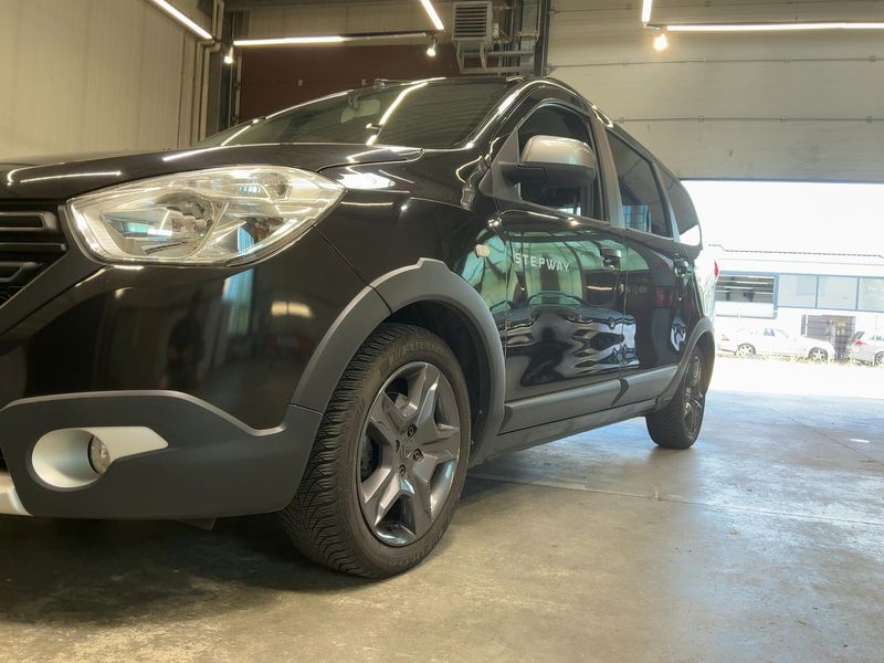 Dacia Lodgy 1.2 TCe Stepway Celebration 2017 – снимка 2