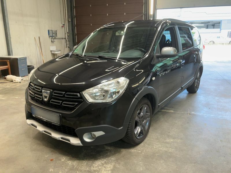 Dacia Lodgy 1.2 TCe Stepway Celebration 2017 – снимка 1