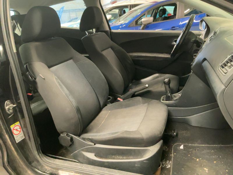 Volkswagen Polo 1.6 TDI Style 2011 – снимка 16