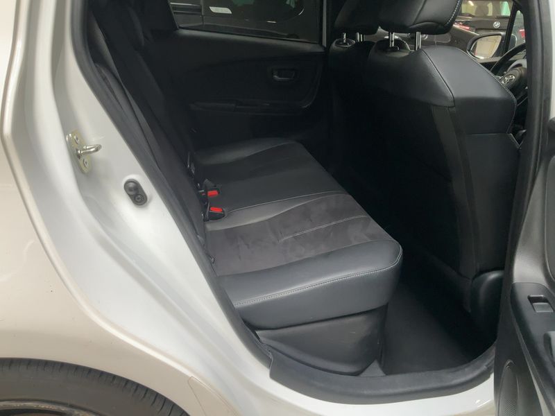 Toyota Yaris 1.5 Hybrid GR Sport — zdjęcie 14
