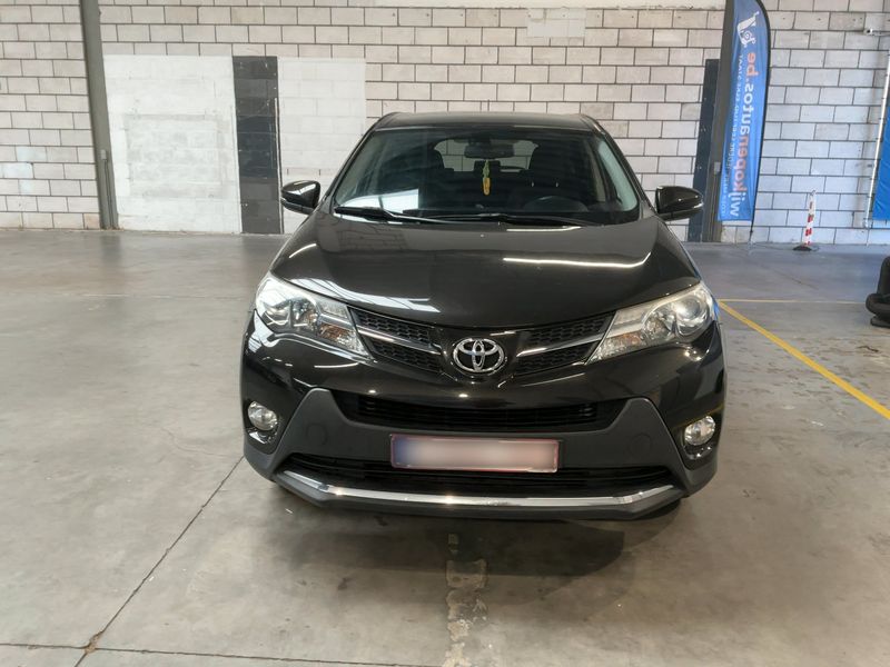Toyota RAV 4 2.0 D-4D — zdjęcie 9