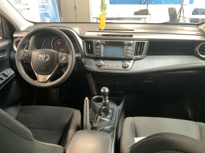 Toyota RAV 4 2.0 D-4D — zdjęcie 12
