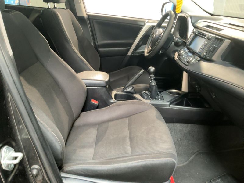 Toyota RAV 4 2.0 D-4D — zdjęcie 11