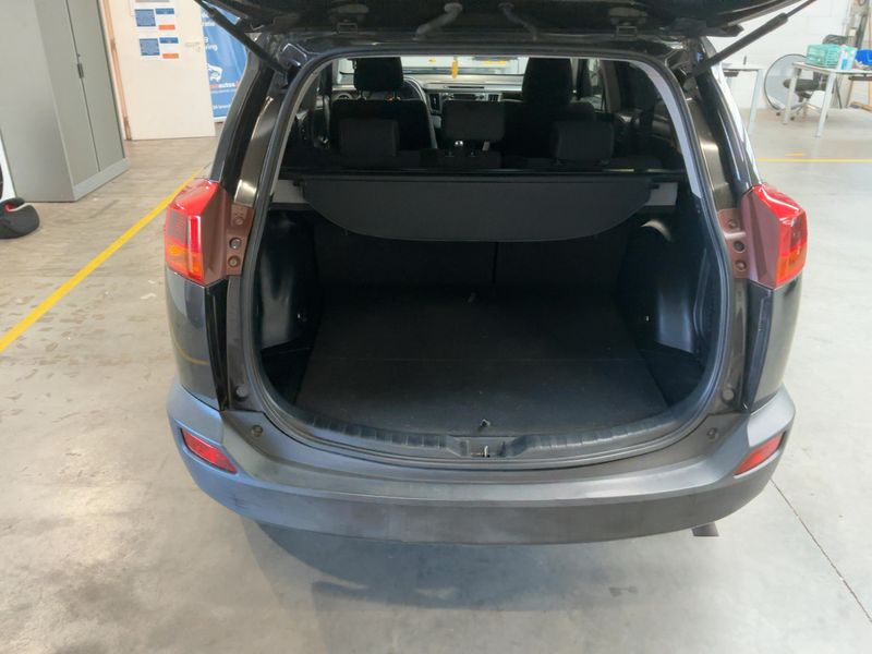 Toyota RAV 4 2.0 D-4D — zdjęcie 10