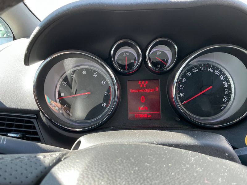 Opel Zafira Tourer 1.4 Turbo Sport — zdjęcie 13