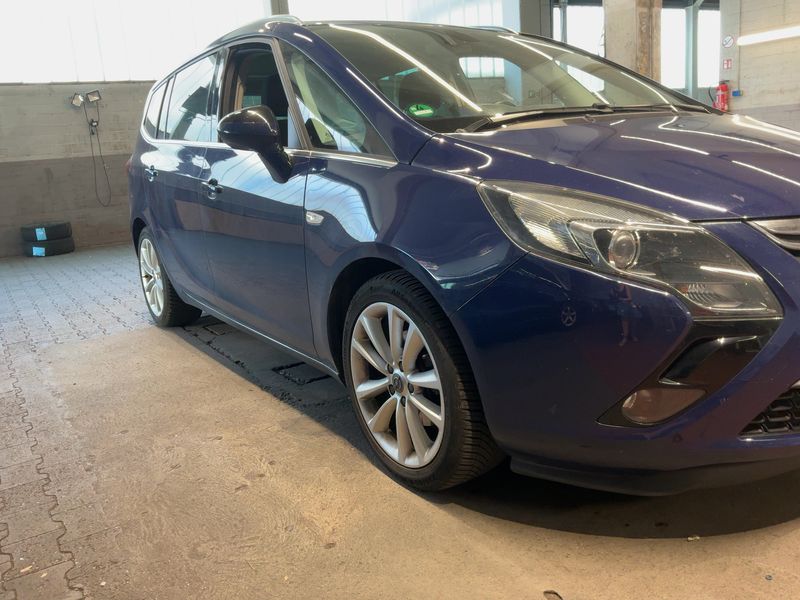 Opel Zafira Tourer 1.4 Turbo Sport — zdjęcie 8