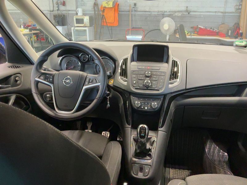 Opel Zafira Tourer 1.4 Turbo Sport — zdjęcie 12