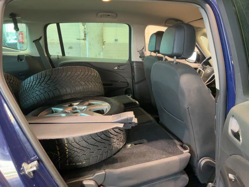Opel Zafira Tourer 1.4 Turbo Sport — zdjęcie 14