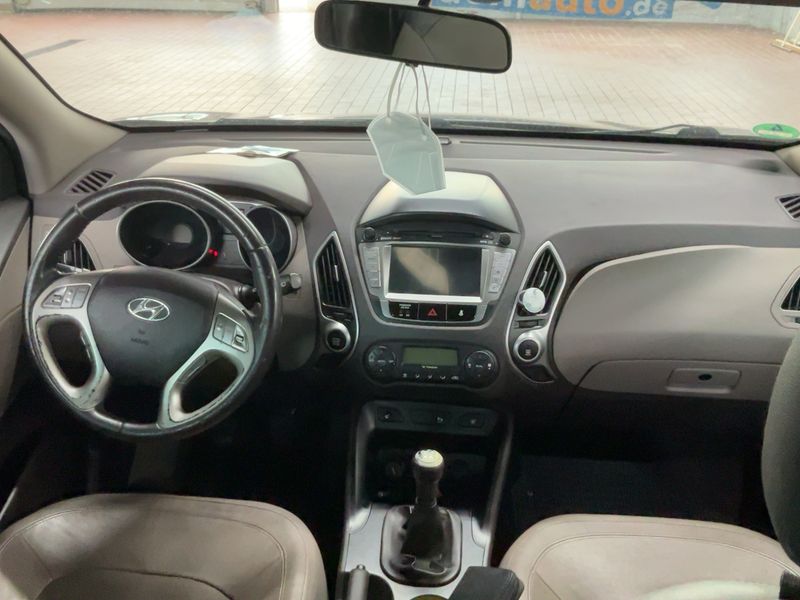 Hyundai ix35 2.0 Premium AWD — zdjęcie 12