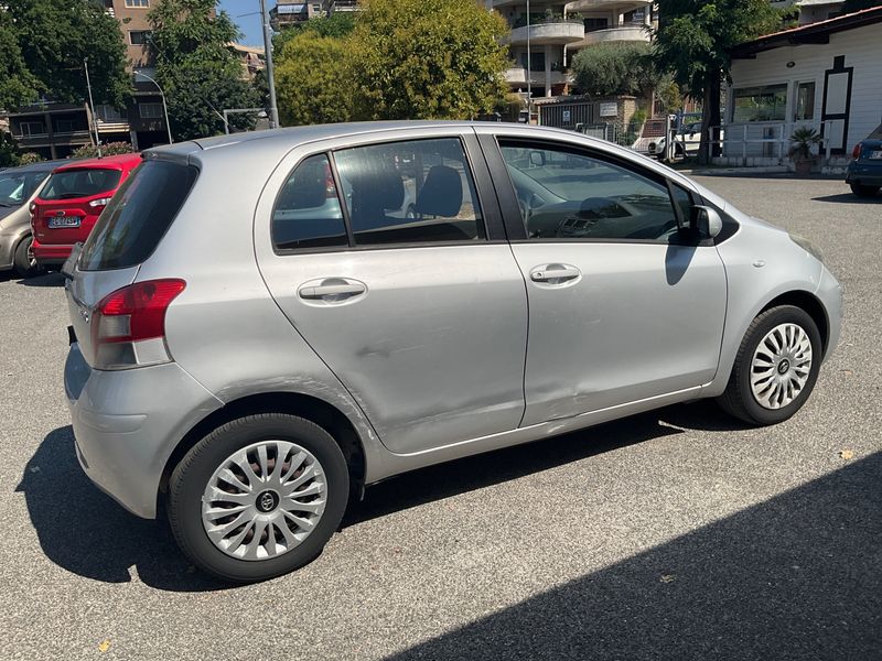 Toyota Yaris 1.0 VVT-i — zdjęcie 2