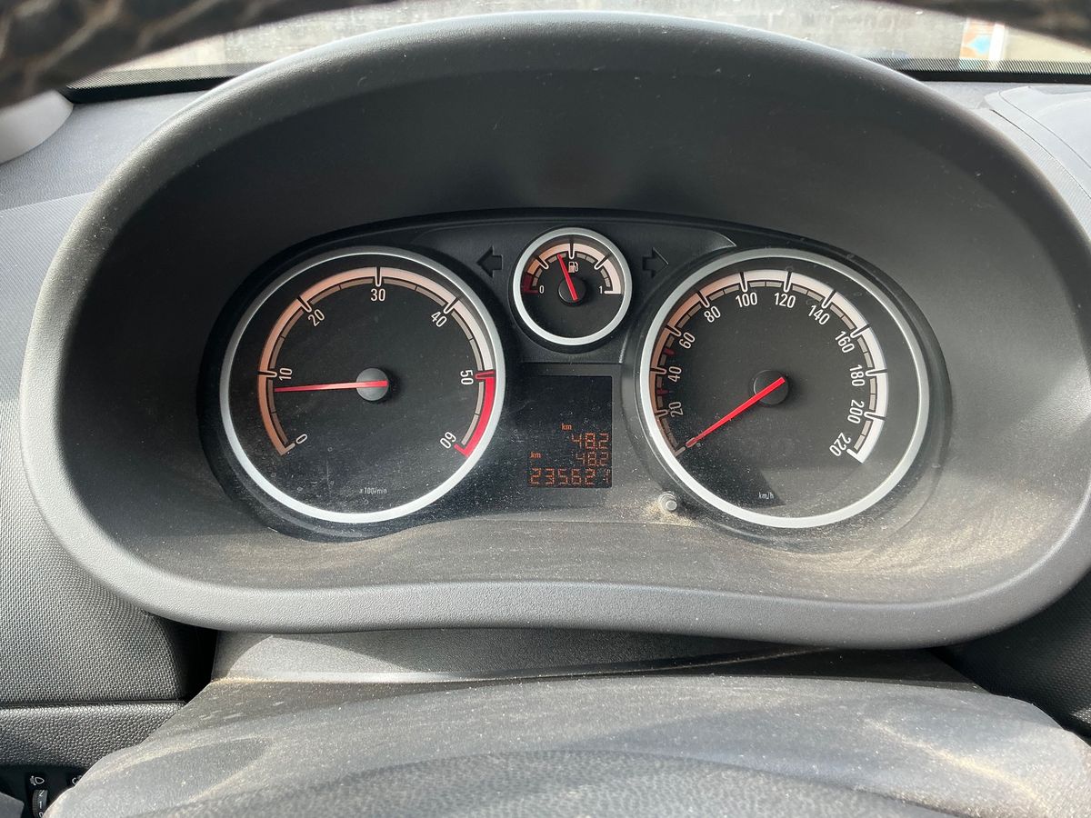 Opel Corsa 2010 — photo 19