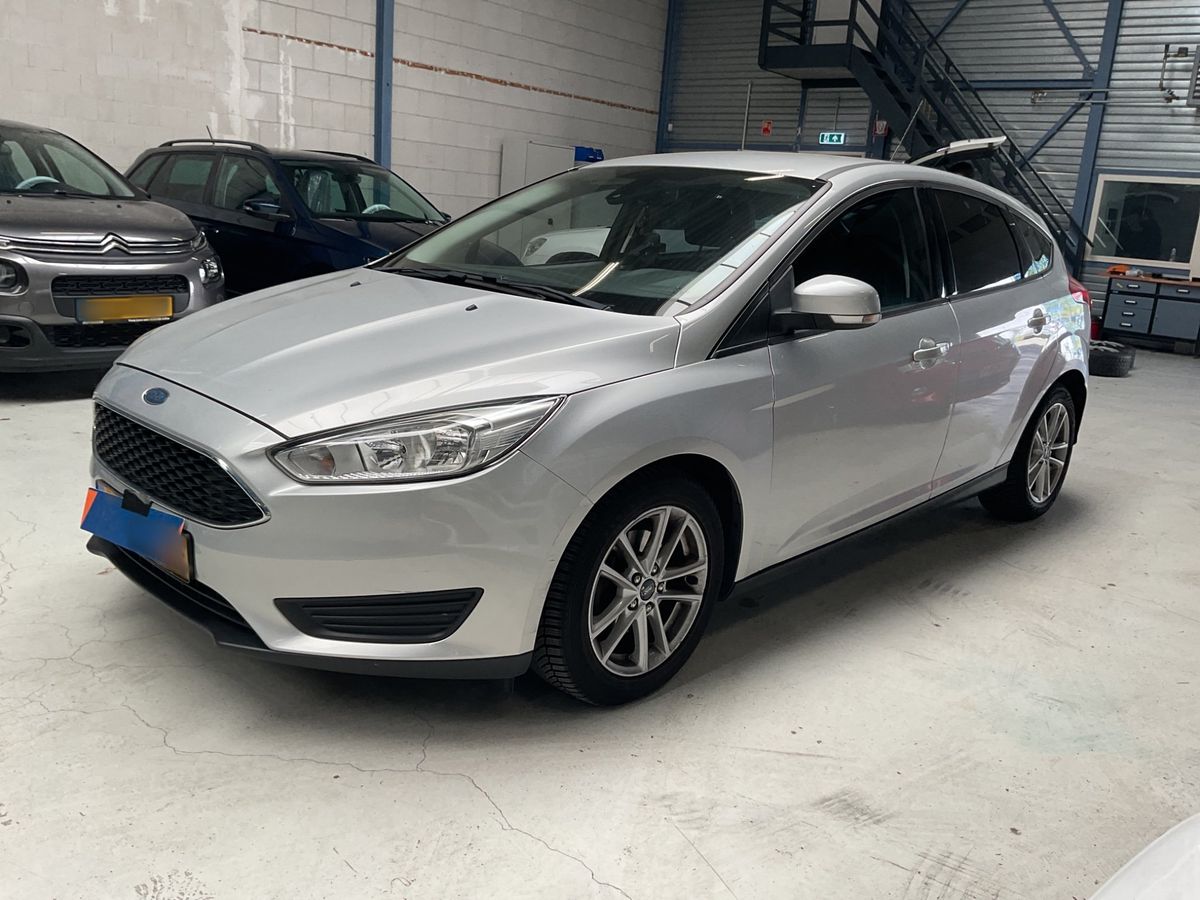 Ford Focus 2015 — photo 1