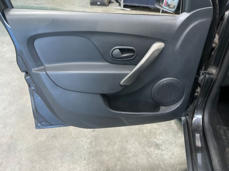 Dacia Sandero 0.9 TCe Stepway Prestige 2015 – снимка 24
