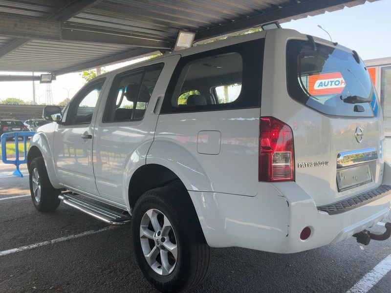 Nissan Pathfinder 2.5 dCi SE — zdjęcie 3