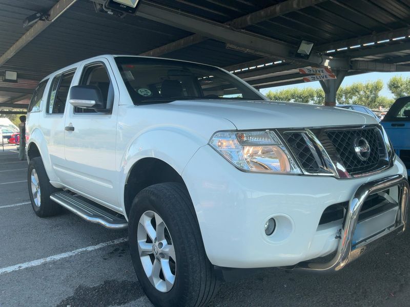 Nissan Pathfinder 2.5 dCi SE — zdjęcie 8