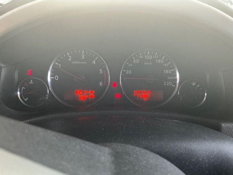 Nissan Pathfinder 2.5 dCi SE — zdjęcie 13