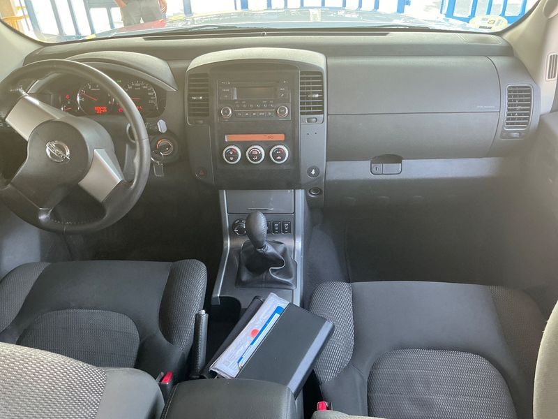 Nissan Pathfinder 2.5 dCi SE — zdjęcie 12