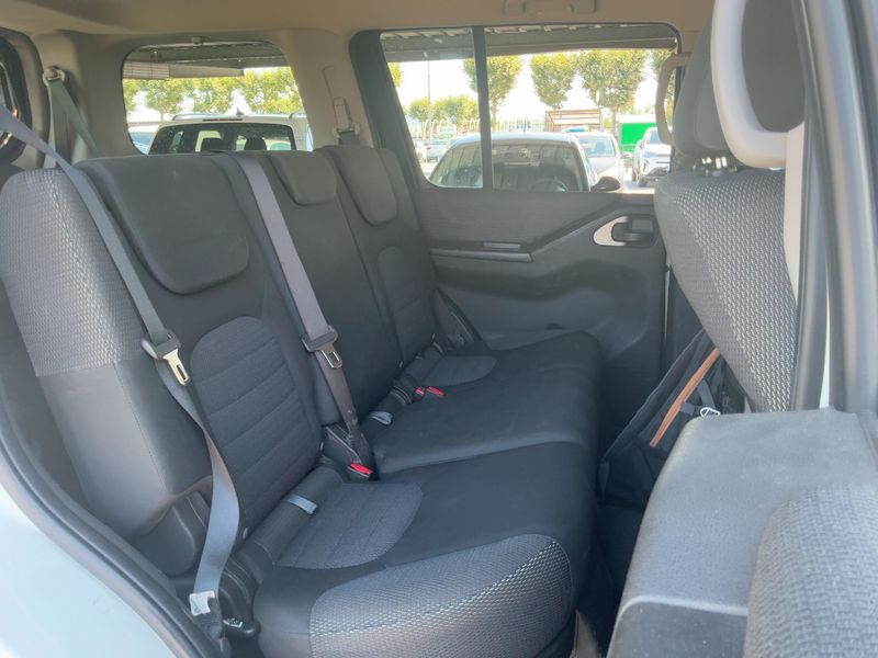 Nissan Pathfinder 2.5 dCi SE — zdjęcie 14